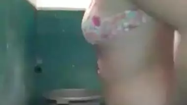 Village Hot Teen In Bra & Panty Fingers Pussy In Bathroom