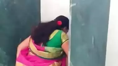 South Indian Bhabhi Famous Peeing Clip