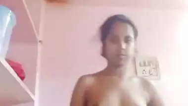 Nude desi Tamil lady strips before the camera