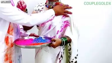 Happy Holi bhabhi ji ghar par koi nahi hai jab tak hamari chudai ho jaye