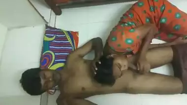 Desi couple XXX floor fucking video