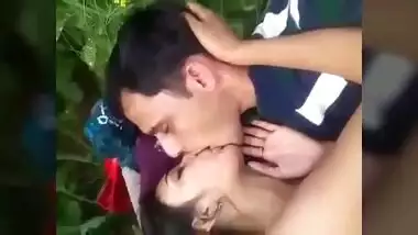 Outdoor Fuck Video Of Sexy Delhi Girl With Married Man