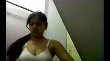 Jaipur teen girlfriend exposes big boobs on cam