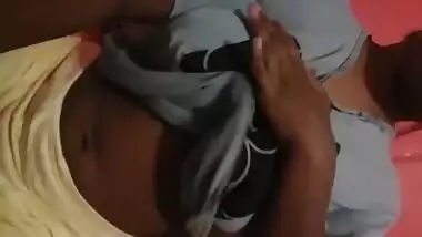 Girl Showing Tits - ලංකාවේ කෙල්ලෙක් තන් දෙක පෙන්නලා ගන්න ආතල් එක - Sri Lankan