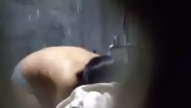 Big boob Hot Desi Girl Bathing Secretly Captured