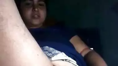 Desi cute village bhabi fing her pussy