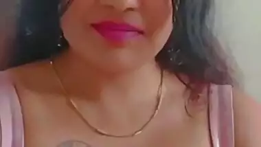 Big Boob B-Grade Actress Soniya Maheshwari Huge Cleavage Show