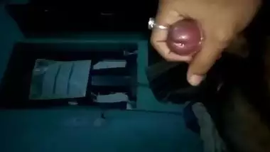 Desi indian masturbate