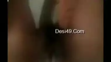 Dirty Desi woman makes guys horny showing pussy in the close-up video