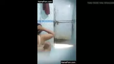 Today Exclusive- Sexy Paki Bhabhi Bathing...