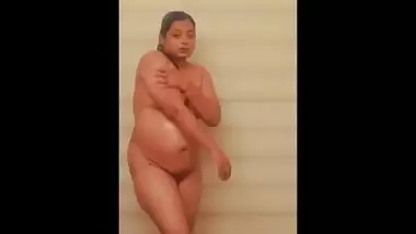 doodhwali mona bhabhi shower