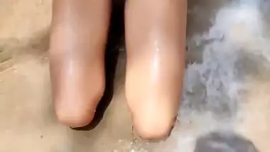 Outdoor Bathing Mms Indian Teen Girl Viral Video On Xhamstar