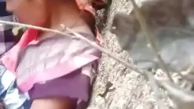 Desi Bhabhi outdoor fucking MMS