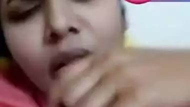 Pretty Desi woman lifts pink top to show boobs during the porn video call