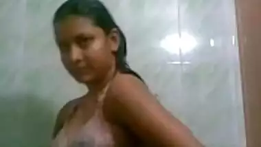 Bhabhi recorded naked in bathroom by devar secretly