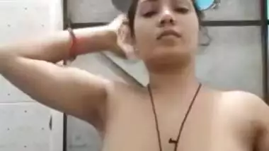 Sexy Desi college girl topless selfie XXX video