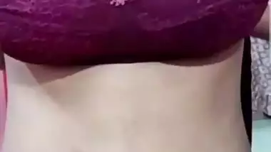 Desi Girl Shows Her Boobs