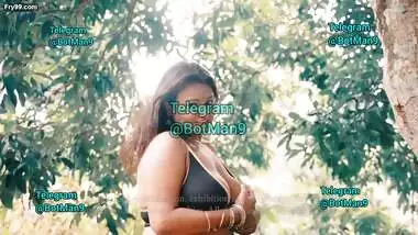 Madhu OPEning her Boobs