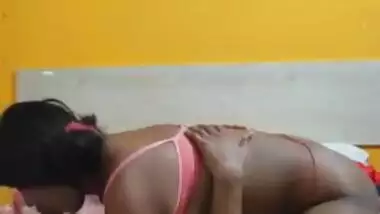 Srilankan hotty oral-sex MMS episode