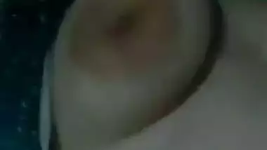 Young Lahore girl shows her juicy boobs in Pakistani porn