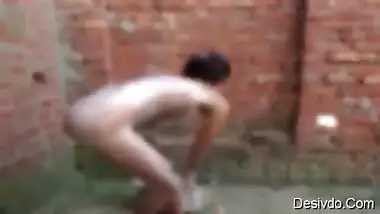 Desi Village Bhabhi Outdoor Bath Licked Mms Video