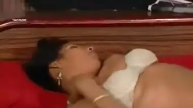 Indian Tamil sex new video of a desi maid and her guest