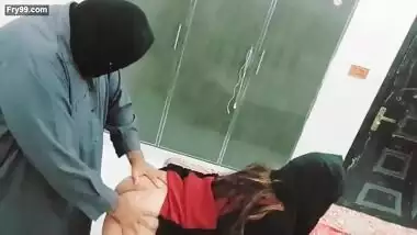 Pakistani Girl In Abaya Anal Fucked By Her Father’s Friend With Hindi Audio