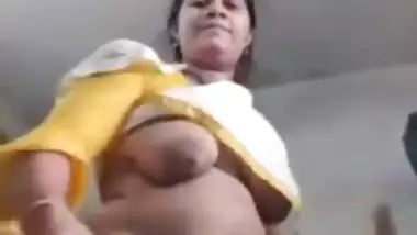 Bangladeshi Bhabhi video of Desi who shows off her XXX body parts