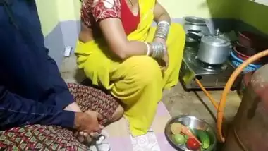 Dost ki biwi ko kitchen me doggy style me choda.bengali audio