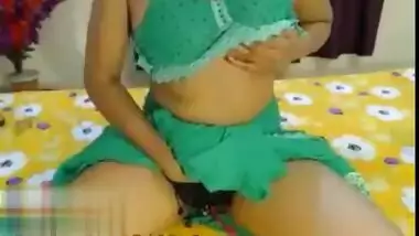 Hot Desi Bangla babe on Cam Showing Cute Boobs and Pussy and Squirting