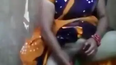 Desi Sexy Aunty Fingering Handjob Saree