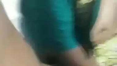 Desi Sexy Bhabhi give Hanjob