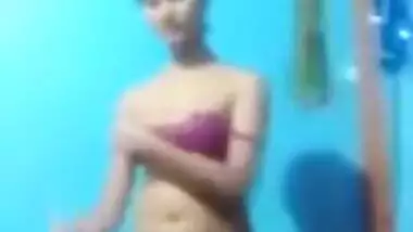 Desi village wife open her dress