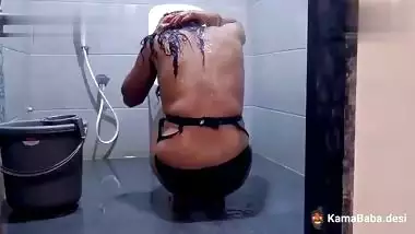 Tamil aunty sex of a Chennai lady fucking in the bathroom