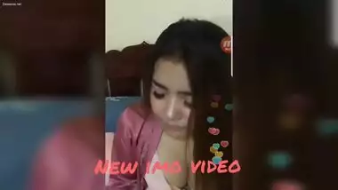 asian girl clevage captured in video chat