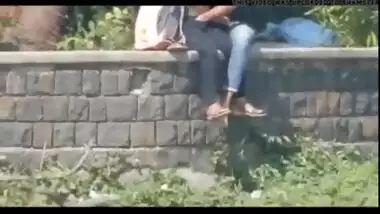 A bold public blowjob and pussy fingering at Delhi