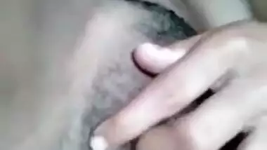 Sweet Indian gal with body of porn diva fingers trimmed twat on cam