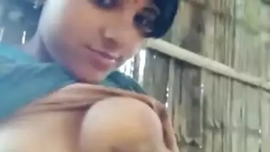 MMS video by Desi girl licking nipples is the best XXX gift for viewers