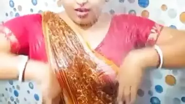 Desi Mature horny aunty wet