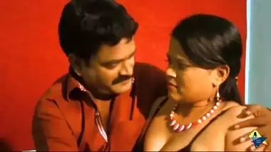 Unseen Hindi sex mms of mature aunty first time home sex with devar