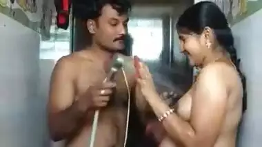 Pregnant lady bath with husband