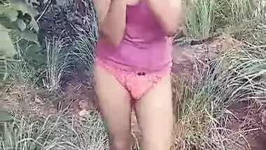 Tamil cute girl topless show for lover outdoors