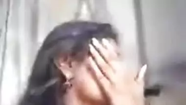 Sexy Indian aunty puts small boobs on view but tries to hide her face