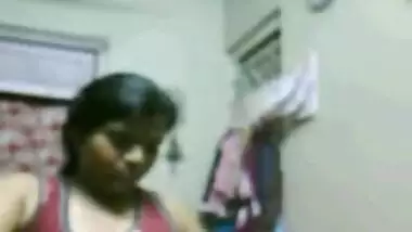 Muscular Hyderabadi Girl Riya Showing Her Tits on Cam