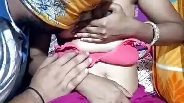 Today Exclusive-sexy Desi Bhabhi Boobs Pressing And Kissing On Live Show