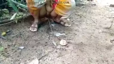 desi aunt nature pissing must watch