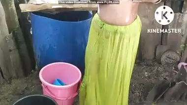 Indian house wife bathing anita style