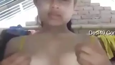 Today Exclusive-desi Girl Show Her Boobs And Masturbating