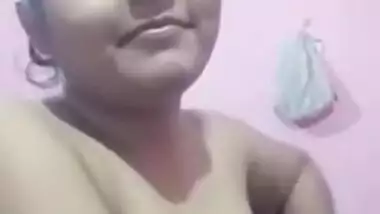 Desi Girl Showing Boobs on VC