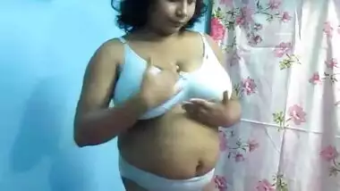 Shradha Bhabhi In Bra - Movies.